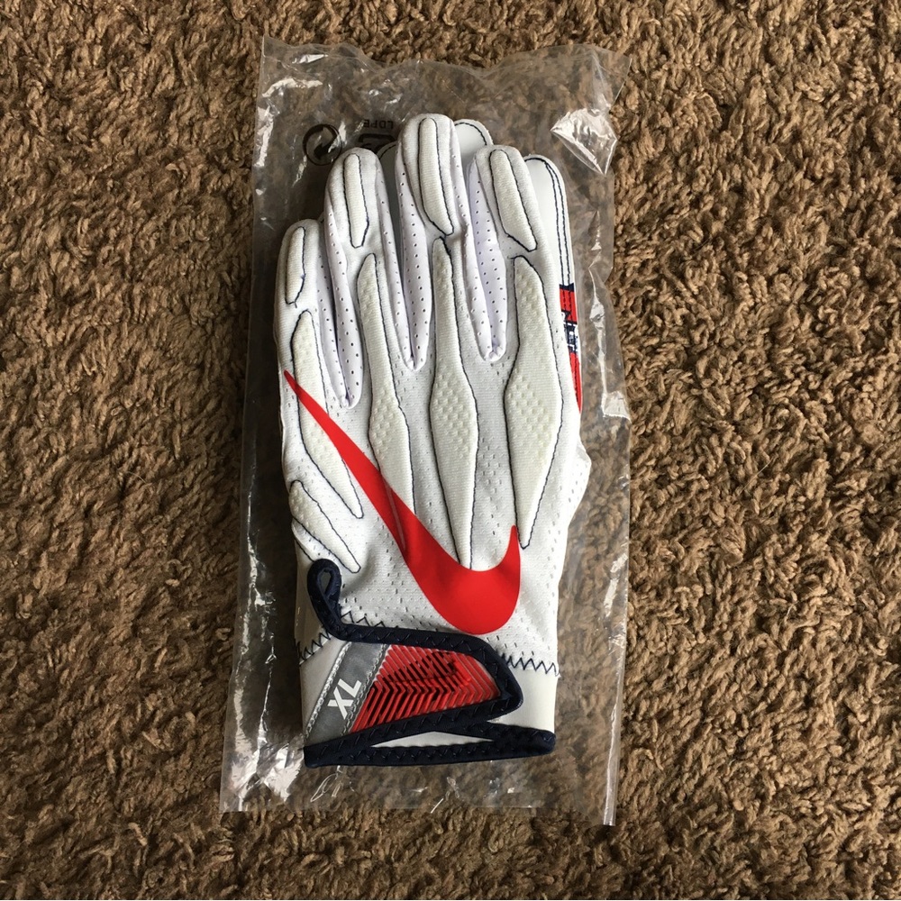 Nike Fresno state football gloves new xl

Questions welcome